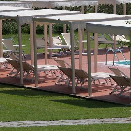 Apartment Sleeps 6 T242173