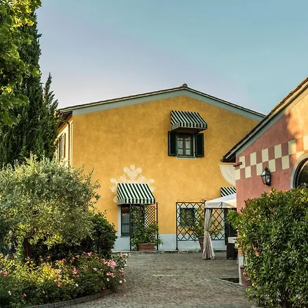 Apartment Sleeps 6 T242173