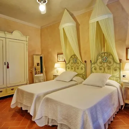Sleeps 6 T242173 *