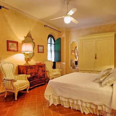 Apartment Sleeps 6 T242173