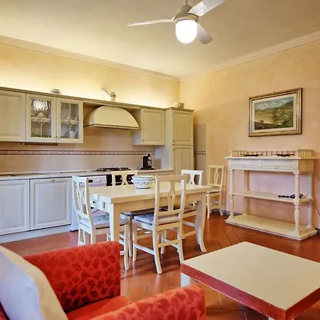 Sleeps 6 T242173