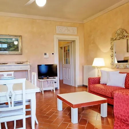 Apartment Sleeps 6 T242173